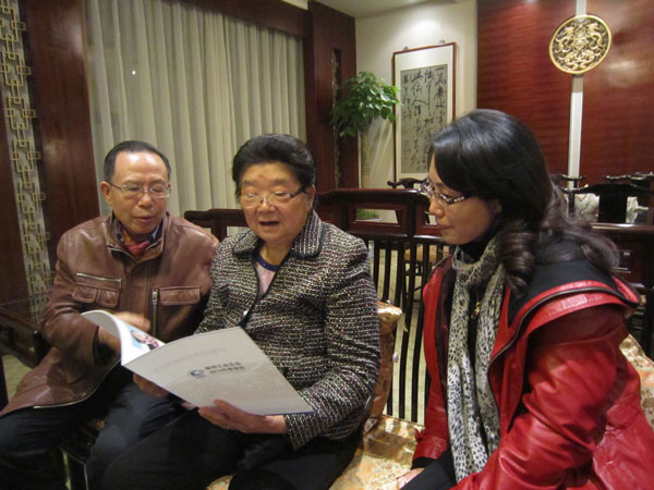 顾秀莲副委员长阅读本会2012年工作年报