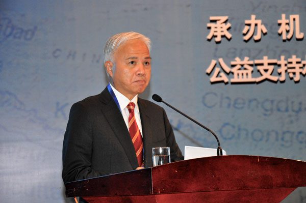 香港中华总商会会长杨钊作《发挥香港优势促两岸三地经贸合作的提升》演讲.jpg