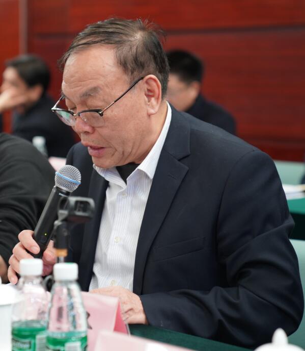 詹一峰宣读优秀奖提案.jpg